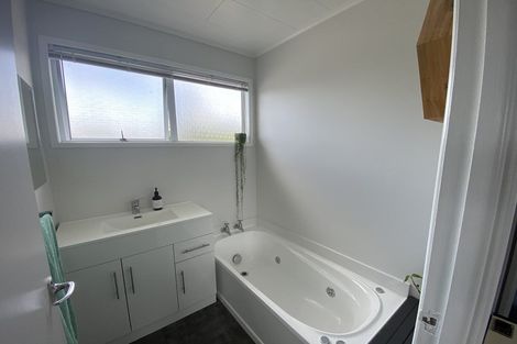 Photo of property in 7 Newbury Place, Waitara, 4320