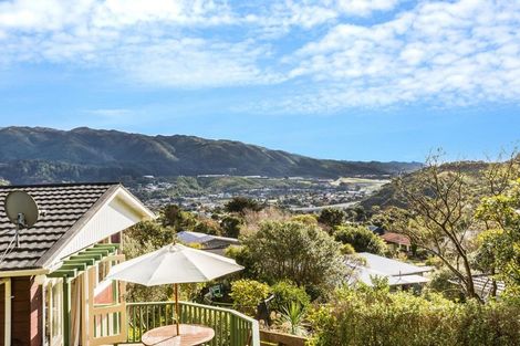 Photo of property in 4 Wilmshurst Place, Tawa, Wellington, 5028