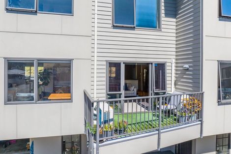 Photo of property in Te Kakariki Apartments, 5/5 Wellington Road, Paekakariki, 5034