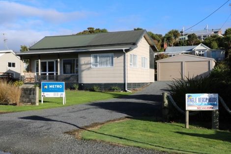 Photo of property in 2 Marine Terrace, Kaka Point, 9271