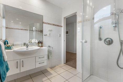 Photo of property in 2/24 Carlisle Road, Browns Bay, Auckland, 0630