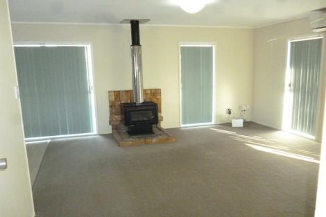 Photo of property in 52 Kurnell Drive, Botany Downs, Auckland, 2010