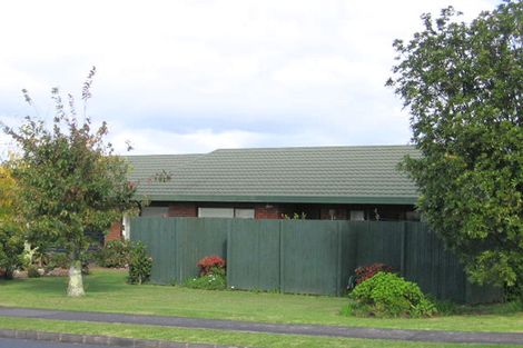 Photo of property in 3/98 Mirrabooka Avenue, Botany Downs, Auckland, 2010