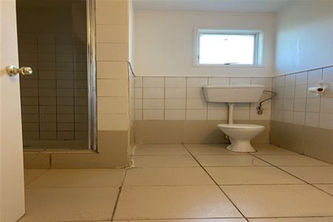 Photo of property in 16 Wenlock Place, Manurewa, Auckland, 2102