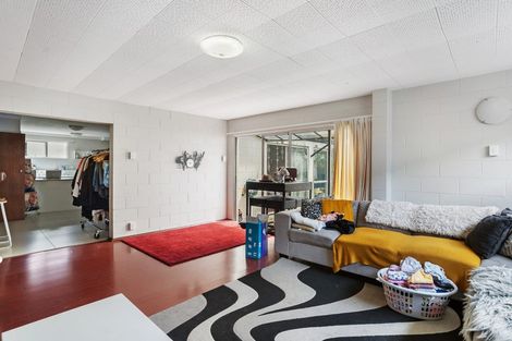 Photo of property in 75 Gossamer Drive, Pakuranga Heights, Auckland, 2010