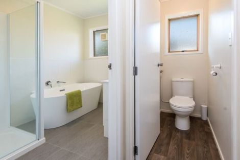 Photo of property in 2/28 Prince Regent Drive, Half Moon Bay, Auckland, 2012