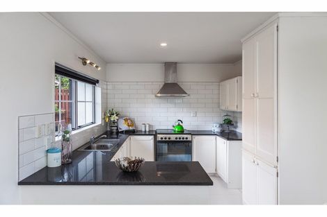 Photo of property in 31 John Davis Road, Mount Roskill, Auckland, 1041