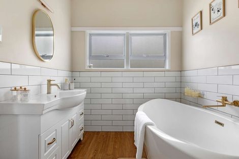 Photo of property in 3 Laingrange Place, Laingholm, Auckland, 0604