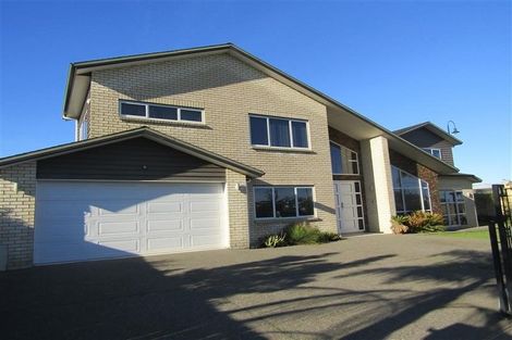 Photo of property in 1 Ballymore Drive, Pinehill, Auckland, 0632