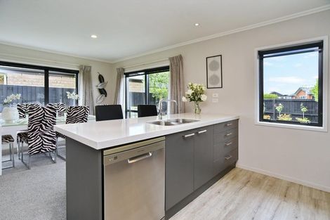 Photo of property in 3 Orewa Close, Parklands, Christchurch, 8083