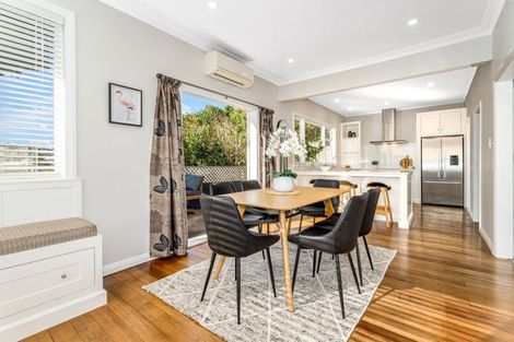 Photo of property in 23 Lucknow Terrace, Khandallah, Wellington, 6035