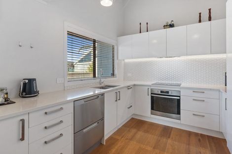 Photo of property in 1/82 Knights Road, Rothesay Bay, Auckland, 0630