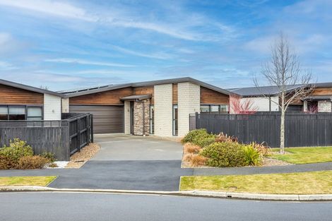 Photo of property in 2 Lussa Close, Broomfield, Christchurch, 8042