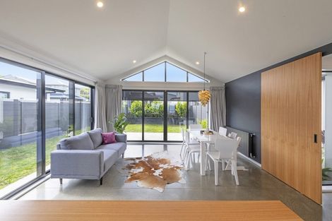 Photo of property in 23 Promontory Crescent, Newlands, Wellington, 6037