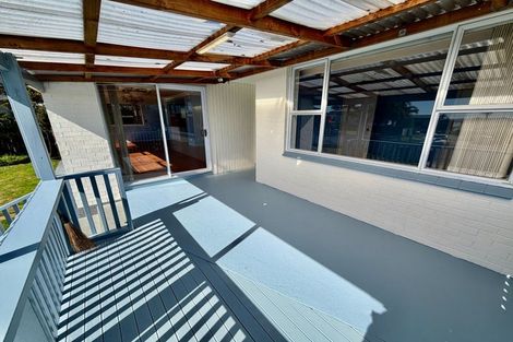 Photo of property in 12 Scanlen Terrace, Kelston, Auckland, 0602