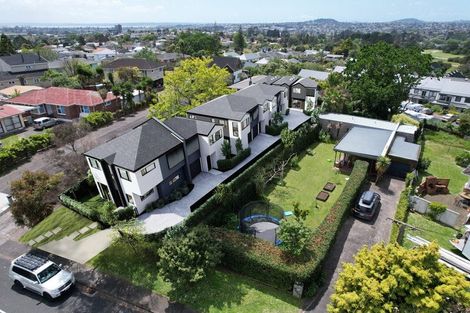Photo of property in 12 Taupo Street, Green Bay, Auckland, 0604