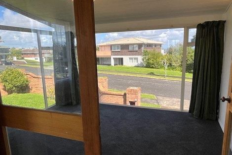 Photo of property in 24 Hurstbourn Priors, Goodwood Heights, Auckland, 2105