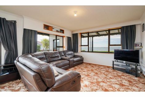 Photo of property in 220 Marine Parade, Bluff, 9814