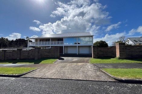 Photo of property in 24 Hurstbourn Priors, Goodwood Heights, Auckland, 2105