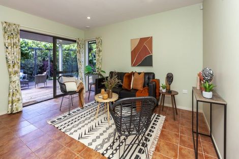 Photo of property in 2 Pukatea Close, Raumati Beach, Paraparaumu, 5032