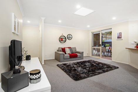 Photo of property in 55 Mt Lebanon Crescent, The Gardens, Auckland, 2105