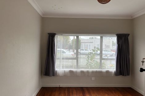 Photo of property in 2/493 Point Chevalier Road, Point Chevalier, Auckland, 1022