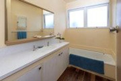 Photo of property in 8 Pooley Street, Pakuranga Heights, Auckland, 2010