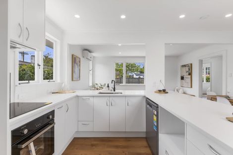 Photo of property in 1/55 Northcote Road, Hillcrest, Auckland, 0627
