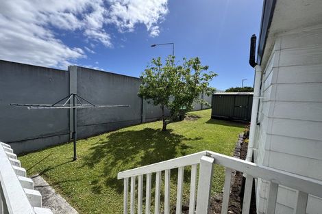 Photo of property in 14 Wren Place, Unsworth Heights, Auckland, 0632