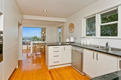 Photo of property in 8 Speedy Crescent, Hillcrest, Auckland, 0627