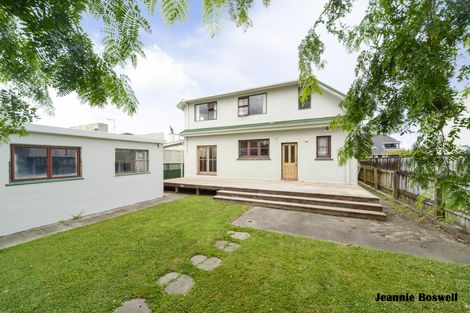 Photo of property in 5 Rangitira Avenue, Palmerston North, 4414