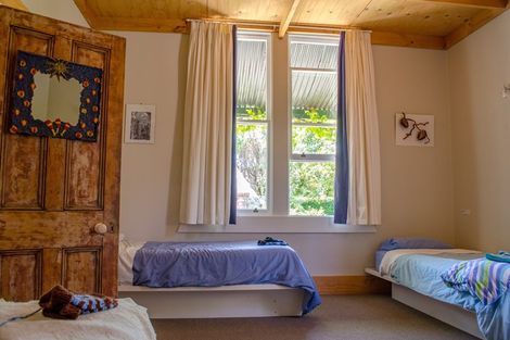Photo of property in Jugglers Rest Backpackers, 8 Canterbury Street, Picton, 7220