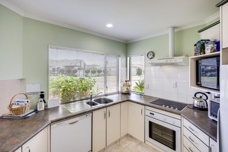 Photo of property in 17 Sloane Place, Taradale, Napier, 4112