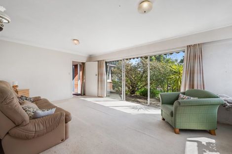 Photo of property in 82 Botany Road, Botany Downs, Auckland, 2010