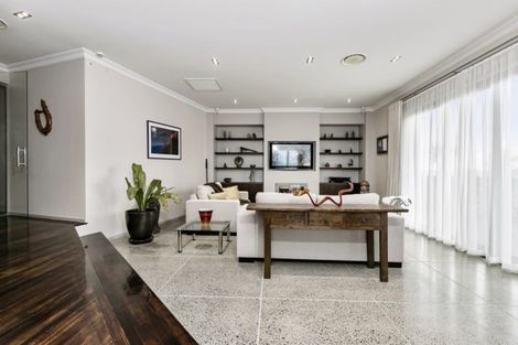 Photo of property in 35 Holdens Road, Henderson, Auckland, 0612