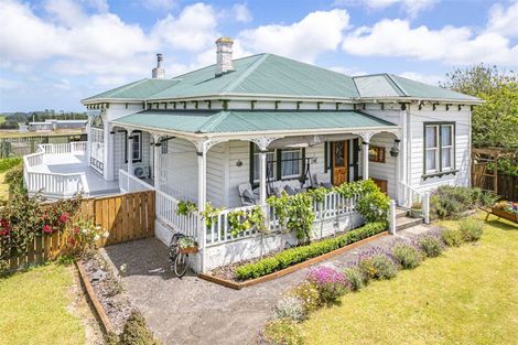 Photo of property in 135 Weraroa Road, Waverley, 4510