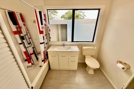 Photo of property in 8 Coletta Lane, Te Atatu South, Auckland, 0610