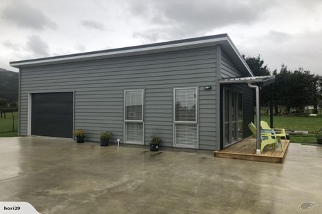 Photo of property in 100 Pohutukawa Drive, Levin, 5571