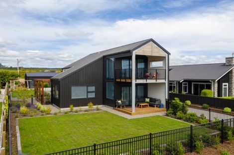 Photo of property in 18 Pukenamu Road, Rainbow Point, Taupo, 3330