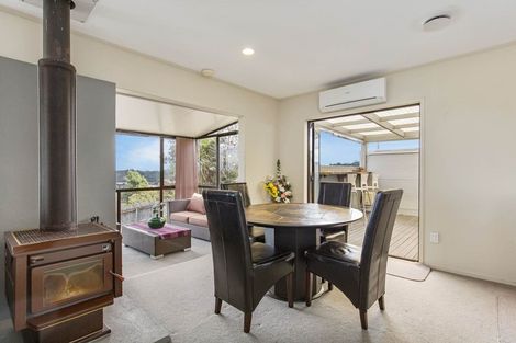 Photo of property in 8 Gillan Place, Bayview, Auckland, 0629