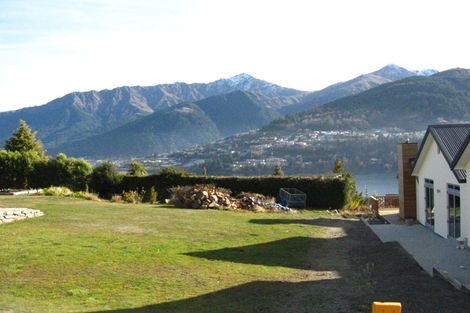 Photo of property in 3 Elizabeth Place, Kelvin Heights, Queenstown, 9300