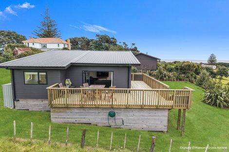 Photo of property in 4 Gillespie Drive, Baylys Beach, Dargaville, 0377