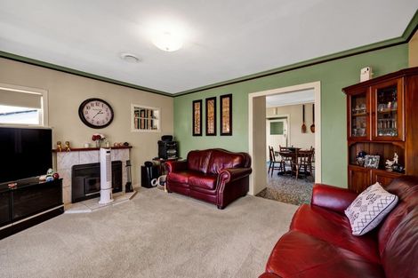 Photo of property in 77 Omata Road, Marfell, New Plymouth, 4310