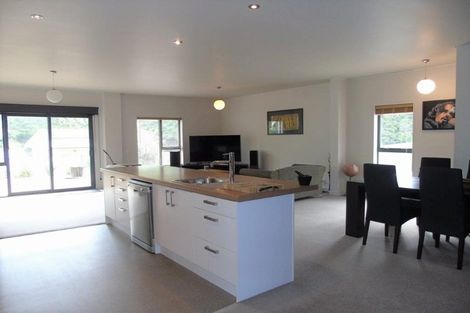 Photo of property in 7 Rarangi Way, Owhiro Bay, Wellington, 6023