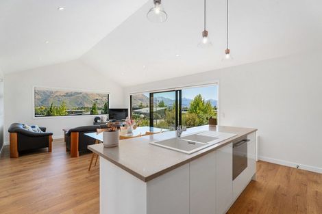 Photo of property in 9 Kirimoko Crescent, Wanaka, 9305