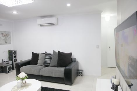 Photo of property in 22 Ashmere Lane, Weymouth, Auckland, 2103