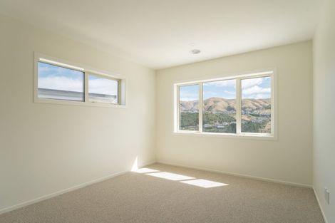 Photo of property in 7 Pine Hill Rise, Glenside, Wellington, 6037