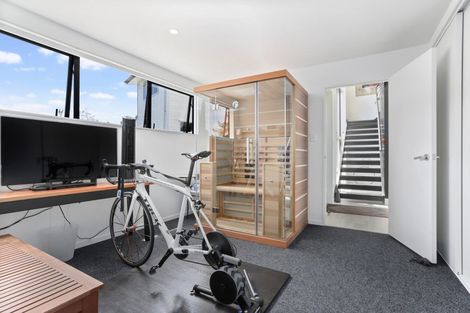 Photo of property in 102 Balmain Road, Chatswood, Auckland, 0626