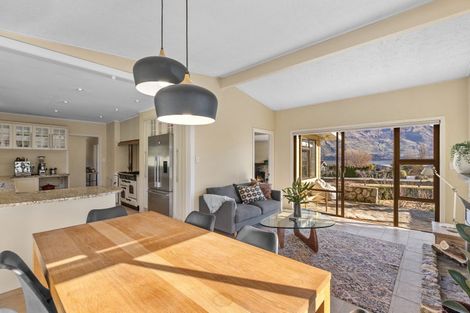 Photo of property in 261 Beacon Point Road, Wanaka, 9305