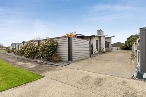 Photo of property in 6 Trump Place, Kelvin Grove, Palmerston North, 4414